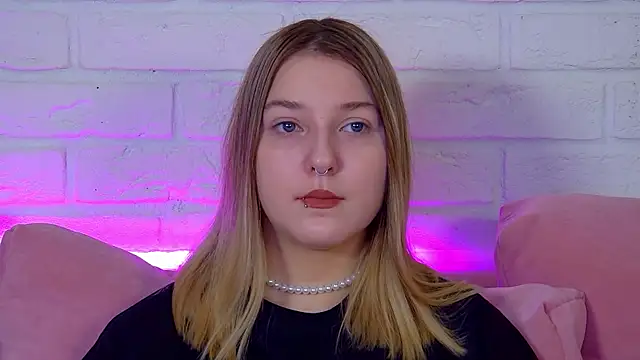 TinnaBurton online show from May 2026 04:04:02 PM
