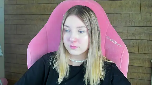 TinnaBurton online show from May 2026 04:25:02 PM