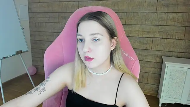 TinnaBurton online show from May 2026 04:37:01 PM