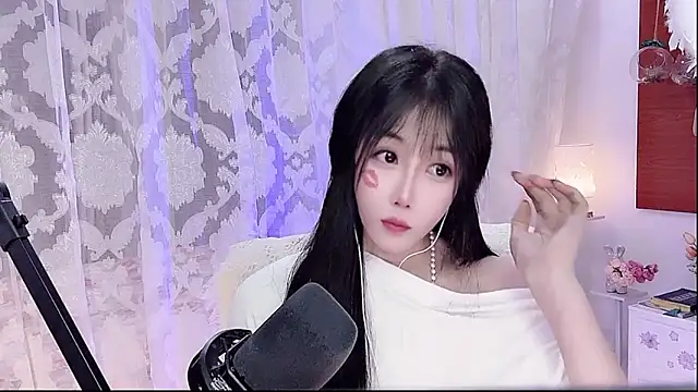 Laura 520 online show from May 2026 10:54:01 AM