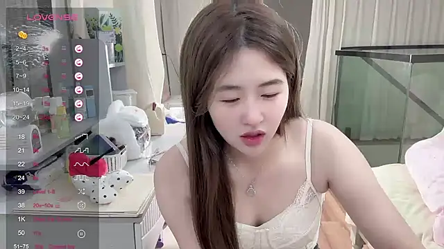 Snapshot of youyou-668 chatting on December 2025 01:05:02 PM youyou-668 online show from December 2025 01:05:02 PM