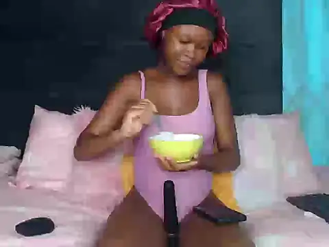 Snapshot of LilPregnantMommyyy chatting on November 2025 10:37:02 AM LilPregnantMommyyy online show from November 2025 10:37:02 AM