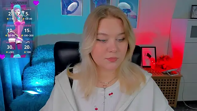 Snapshot of LouiseMous chatting on November 2025 10:20:01 PM LouiseMous online show from November 2025 10:20:01 PM