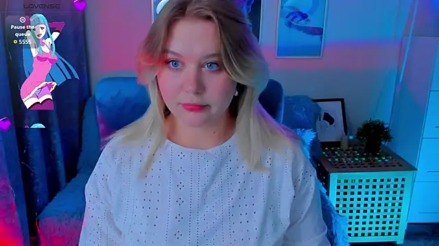 Snapshot of LouiseMous chatting on December 2025 10:19:01 PM LouiseMous online show from December 2025 10:19:01 PM