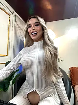 Snapshot of _SandraHornball_ chatting on November 2025 11:18:01 PM SandraHornball online show from November 2025 11:18:01 PM