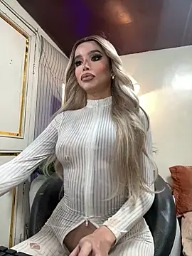 Snapshot of _SandraHornball_ chatting on December 2025 04:00:01 PM SandraHornball online show from December 2025 04:00:01 PM