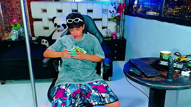 Snapshot of lunabustygirl chatting on November 2025 09:21:01 AM lunabustygirl online show from November 2025 09:21:01 AM