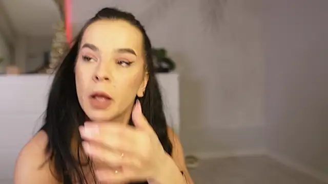 Miss Denisse online show from December 2025 08:47:02 PM