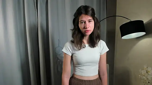 Snapshot of MarilynMun chatting on November 2025 02:23:01 AM MarilynMun online show from November 2025 02:23:01 AM