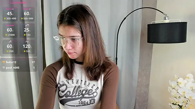 Snapshot of MarilynMun chatting on December 2025 02:06:01 AM MarilynMun online show from December 2025 02:06:01 AM