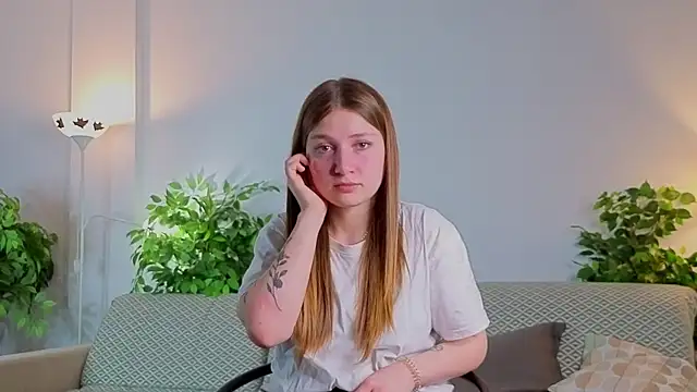 Snapshot of LesaFeldker chatting on November 2025 01:18:01 AM LesaFeldker online show from November 2025 01:18:01 AM