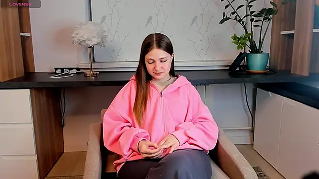 Snapshot of LesaFeldker chatting on December 2025 01:04:02 AM LesaFeldker online show from December 2025 01:04:02 AM