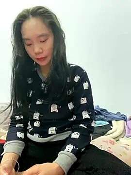 Snapshot of pitty_mymi chatting on December 2025 06:15:01 PM pitty mymi online show from December 2025 06:15:01 PM