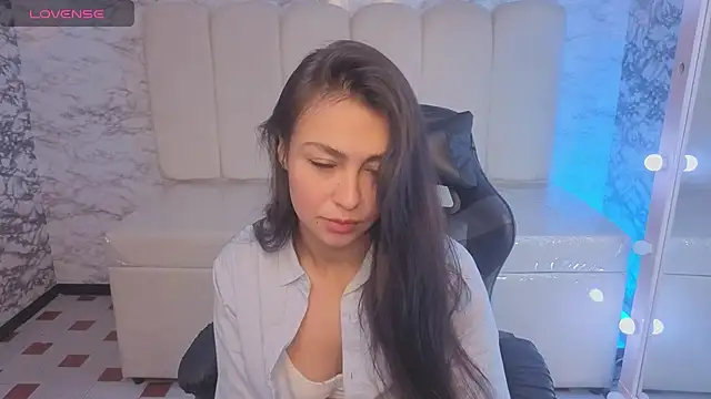 Snapshot of Maleja_v_ chatting on November 2025 01:21:02 PM Maleja v online show from November 2025 01:21:02 PM