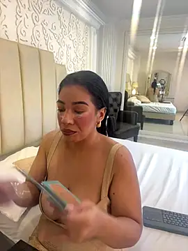 Snapshot of IvannaClaire chatting on December 2025 12:33:02 PM IvannaClaire online show from December 2025 12:33:02 PM