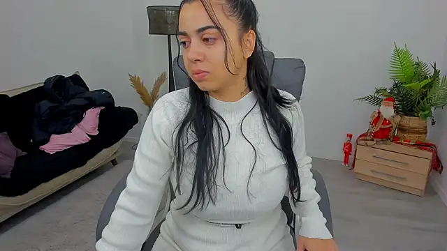 Carla Devon online show from December 2025 05:01:02 AM