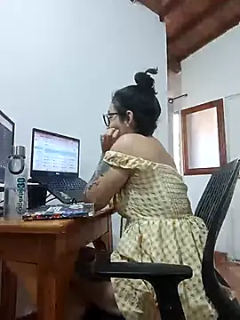 Snapshot of Melinerd chatting on November 2025 04:22:01 PM Melinerd online show from November 2025 04:22:01 PM