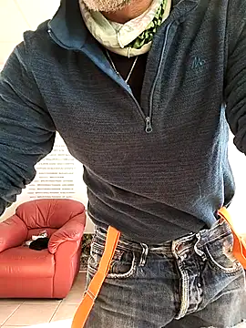 Snapshot of platone09 chatting on November 2025 12:49:01 PM platone09 online show from November 2025 12:49:01 PM