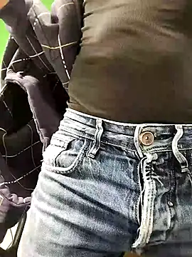 Snapshot of platone09 chatting on November 2025 02:05:01 PM platone09 online show from November 2025 02:05:01 PM