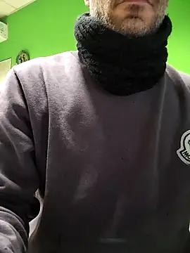 Snapshot of platone09 chatting on December 2025 01:28:02 PM platone09 online show from December 2025 01:28:02 PM