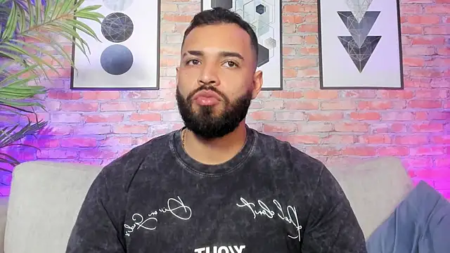 Snapshot of Chris_Varden chatting on December 2025 07:07:01 PM Chris Varden online show from December 2025 07:07:01 PM