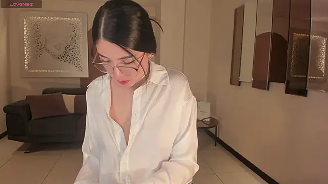 Snapshot of HaileyRoss_ chatting on December 2025 12:03:02 PM HaileyRoss online show from December 2025 12:03:02 PM