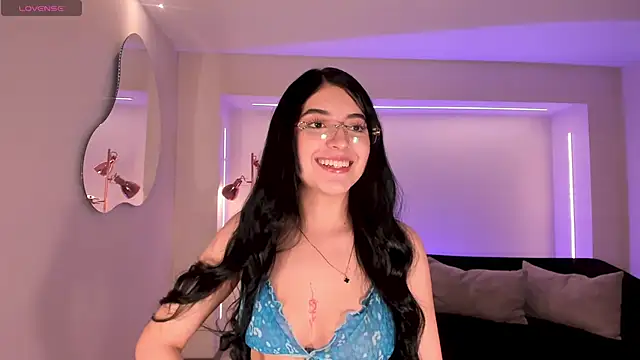 HaileyRoss  online show from February 2026 12:04:01 PM