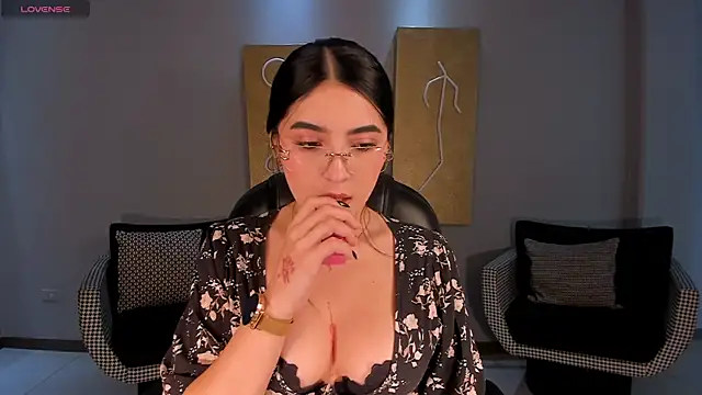 HaileyRoss  online show from May 2026 01:58:02 AM