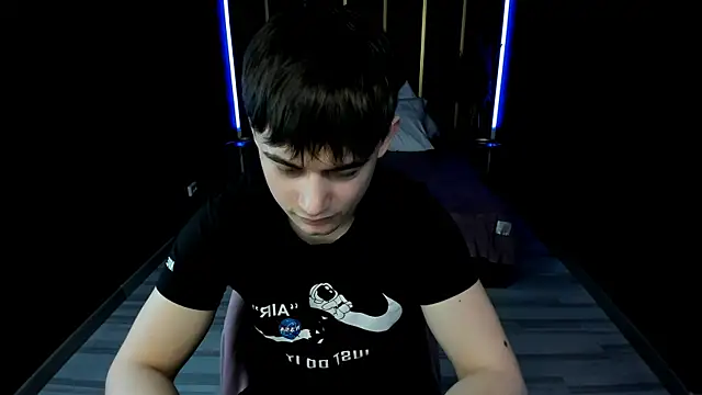 AlejandroEllias online show from April 2026 01:03:01 AM