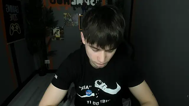 AlejandroEllias online show from April 2026 01:27:01 PM