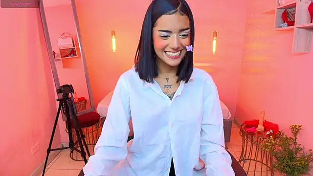 Snapshot of Milu_carbajal_x chatting on December 2025 08:36:02 PM Milu carbajal x online show from December 2025 08:36:02 PM