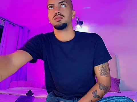 Snapshot of KMichelle1 chatting on December 2025 03:12:02 AM KMichelle1 online show from December 2025 03:12:02 AM