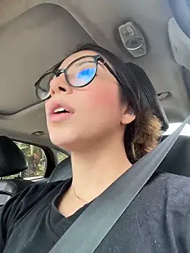 Snapshot of Caitlinn_catt chatting on December 2025 07:43:01 PM Caitlinn catt online show from December 2025 07:43:01 PM