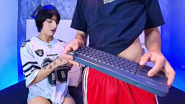 Snapshot of Loversinfire2 chatting on December 2025 10:48:02 PM Loversinfire2 online show from December 2025 10:48:02 PM