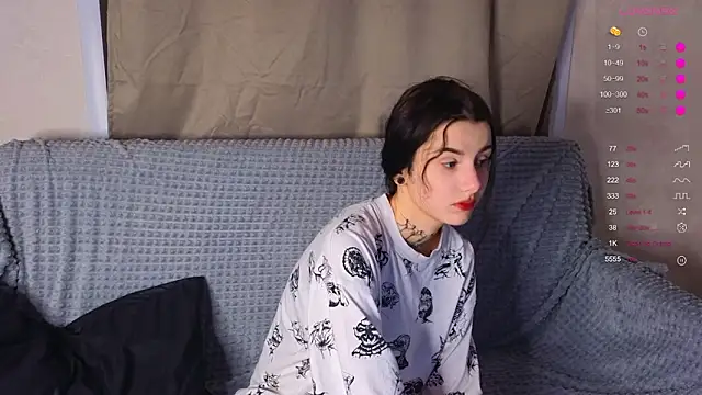 Snapshot of Donna_Hicks chatting on November 2025 02:39:02 PM Donna Hicks online show from November 2025 02:39:02 PM