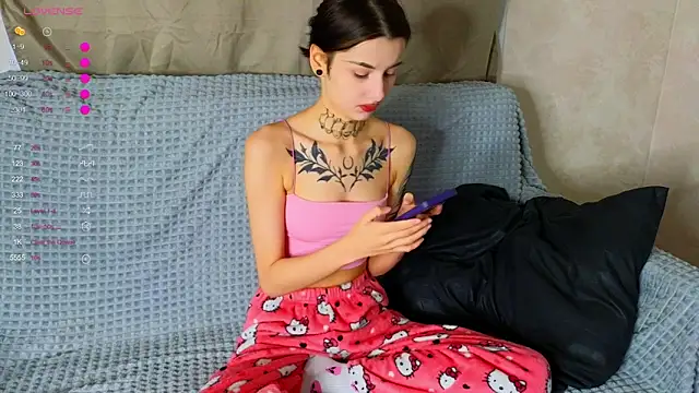 Snapshot of Donna_Hicks chatting on November 2025 02:39:02 PM Donna Hicks online show from November 2025 02:39:02 PM