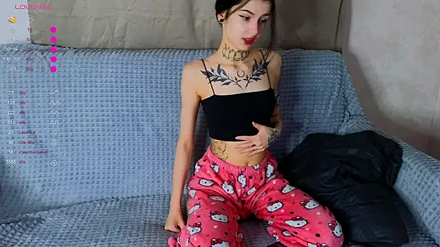 Snapshot of Donna_Hicks chatting on November 2025 02:48:02 AM Donna Hicks online show from November 2025 02:48:02 AM