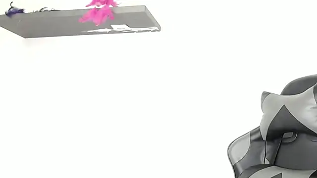 Snapshot of Nina-foxx chatting on December 2025 08:25:02 PM Nina-foxx online show from December 2025 08:25:02 PM