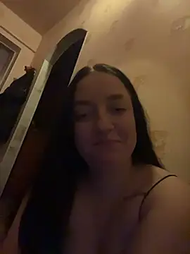 Snapshot of DianasLovex chatting on December 2025 09:21:02 PM DianasLovex online show from December 2025 09:21:02 PM