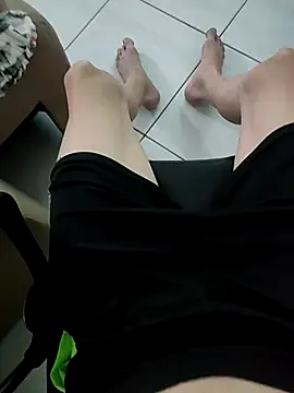 Snapshot of bnnzin chatting on November 2025 10:45:02 PM bnnzin online show from November 2025 10:45:02 PM