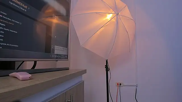 Snapshot of BWW-CINDY11 chatting on November 2025 07:12:01 PM BWW-CINDY11 online show from November 2025 07:12:01 PM