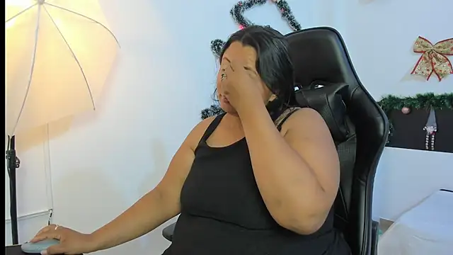 Snapshot of BWW-CINDY11 chatting on December 2025 03:48:01 AM BWW-CINDY11 online show from December 2025 03:48:01 AM