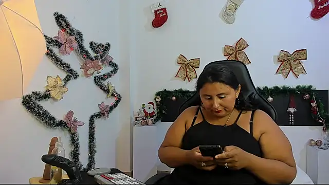 Snapshot of BWW-CINDY11 chatting on December 2025 07:51:02 PM BWW-CINDY11 online show from December 2025 07:51:02 PM