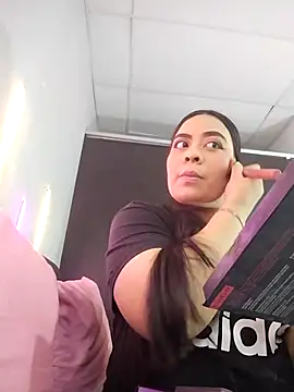 Monserrat J online show from November 2025 12:20:01 PM