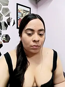 Monserrat J online show from December 2025 03:56:01 AM