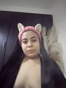 Monserrat J online show from December 2025 07:05:01 AM