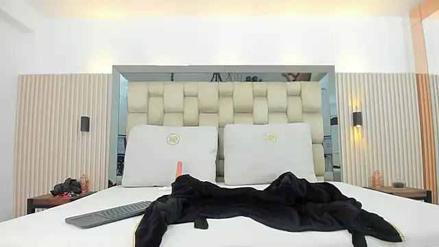 Snapshot of noah_pariss chatting on December 2025 11:19:01 AM noah pariss online show from December 2025 11:19:01 AM