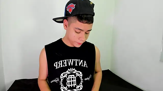 Lucastorrez01 online show from March 2026 07:39:01 PM