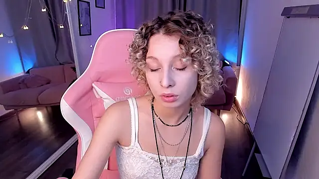 Snapshot of Mary_Wohlberg chatting on December 2025 05:27:02 AM Mary Wohlberg online show from December 2025 05:27:02 AM