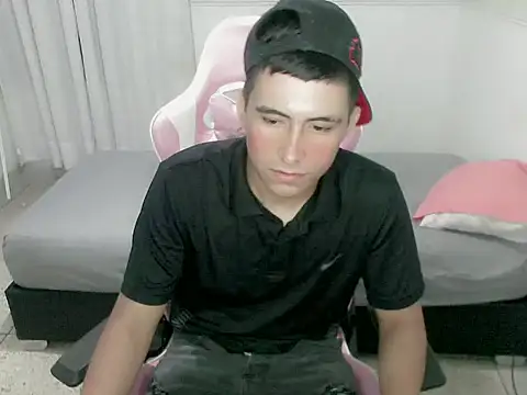 Snapshot of dannyt_hot chatting on December 2025 01:42:01 PM dannyt hot online show from December 2025 01:42:01 PM